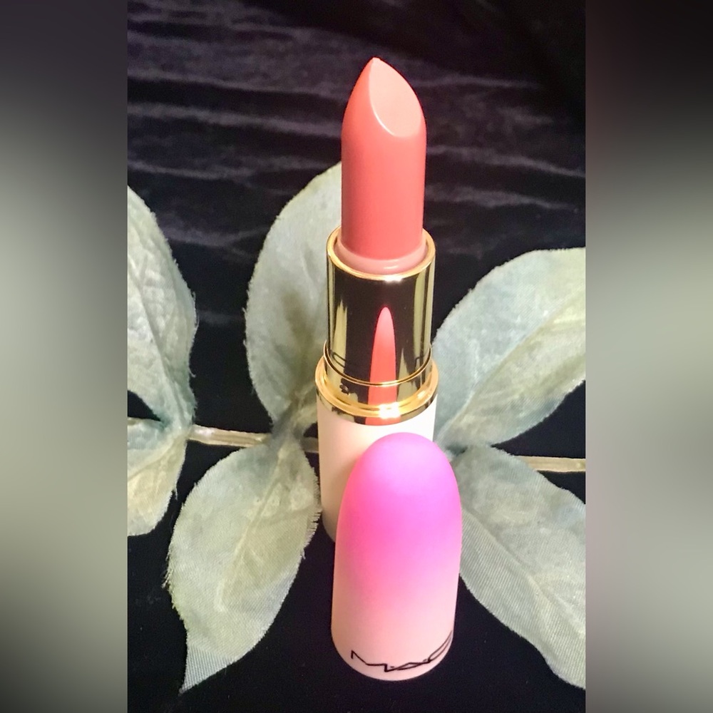 MAC LIPSTICK PEACHY NEW YEAR